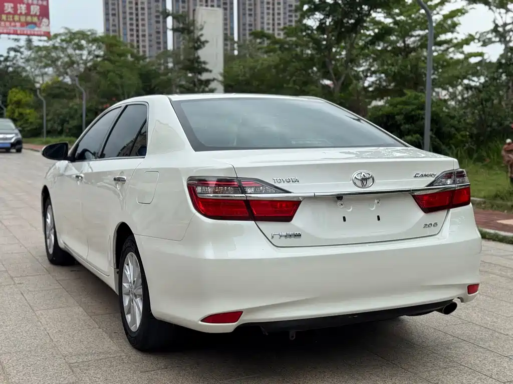 Toyota Camry 2015 — фото 5