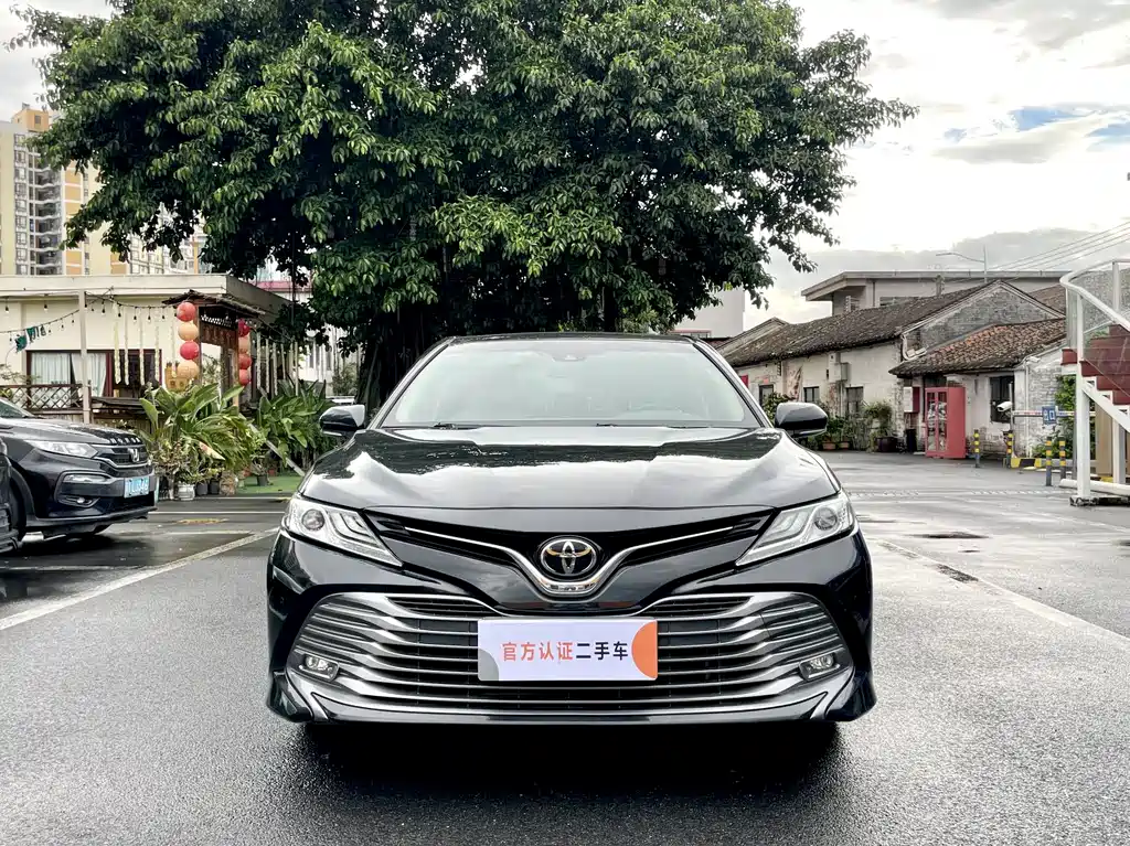 Toyota Camry 2019 — фото 2