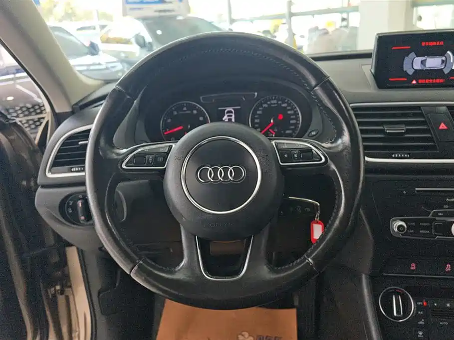 Audi Q3 2017 — фото 15