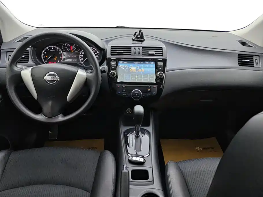 Nissan Tiida 2015 — фото 12