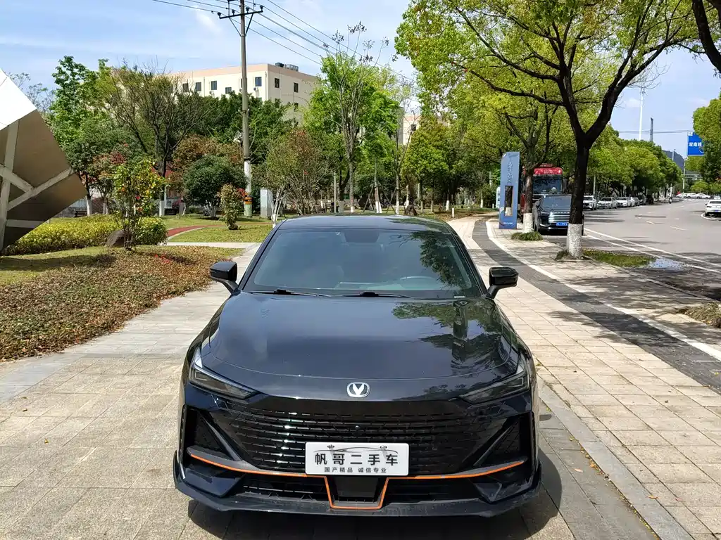 Changan UNI-V 2023 — фото 2