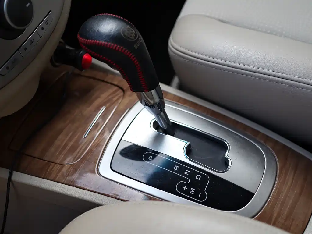 Buick Excelle 2015 — фото 16