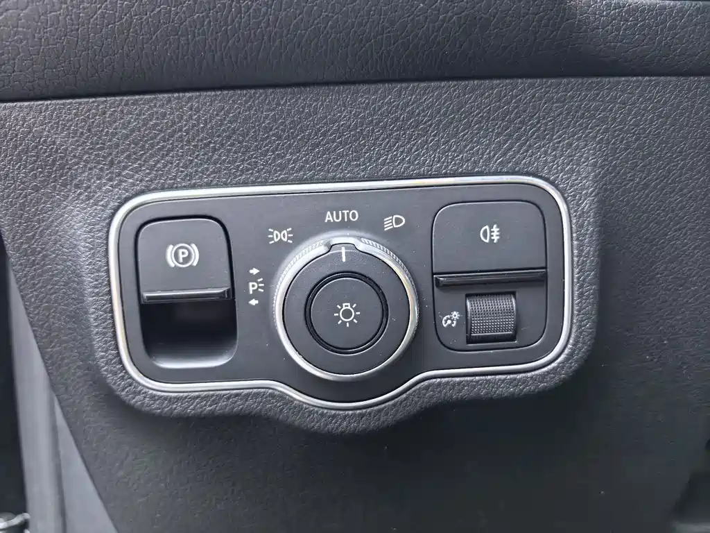 Mercedes-Benz GLB AMG 2023 — фото 12