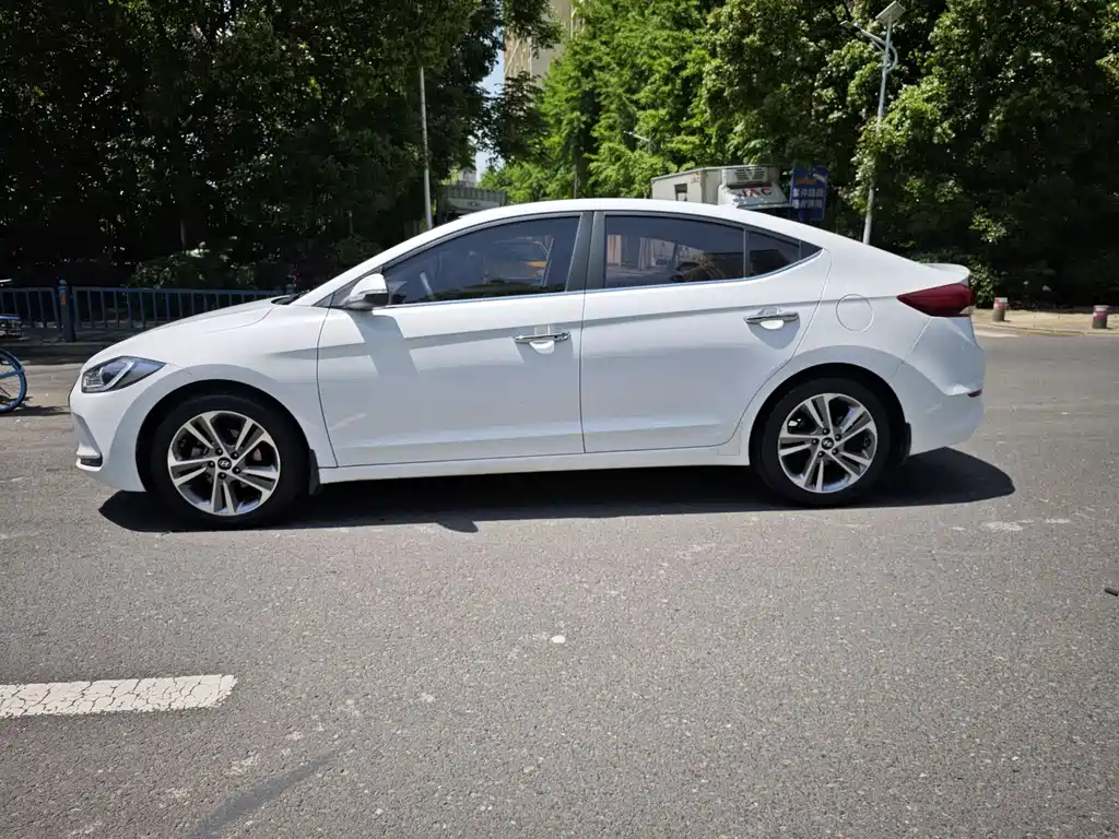 Hyundai Elantra 2016 — фото 5