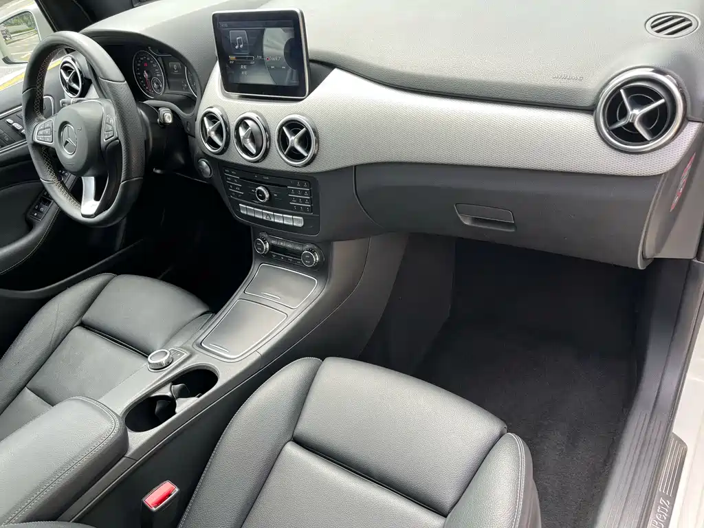 Mercedes-Benz B-Class 2016 — фото 10