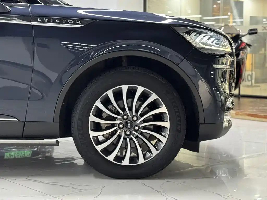 Lincoln Aviator 2023 — фото 10