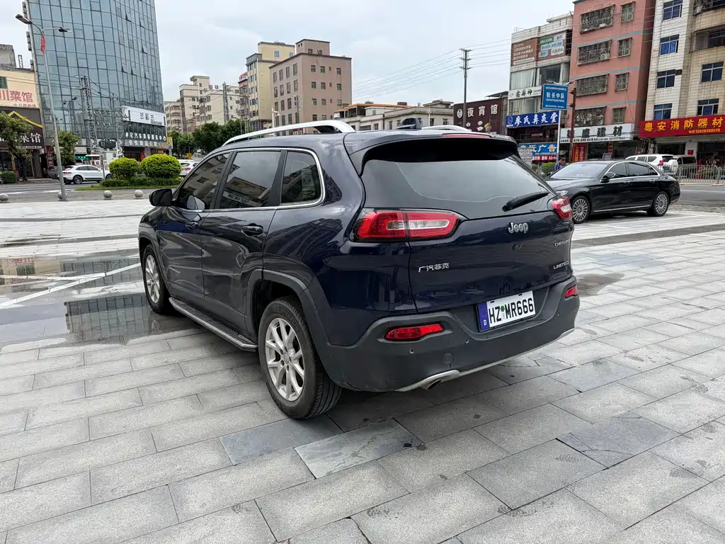 Jeep Cherokee 2017 — фото 9