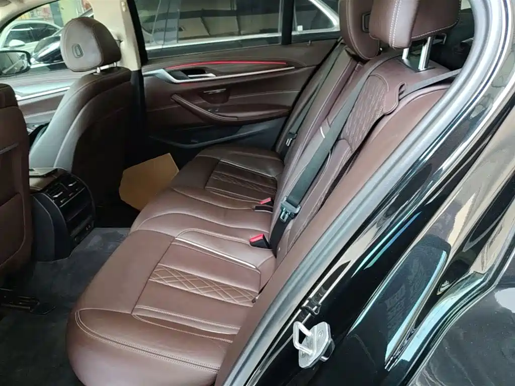 BMW 5 Series 2020 — фото 17
