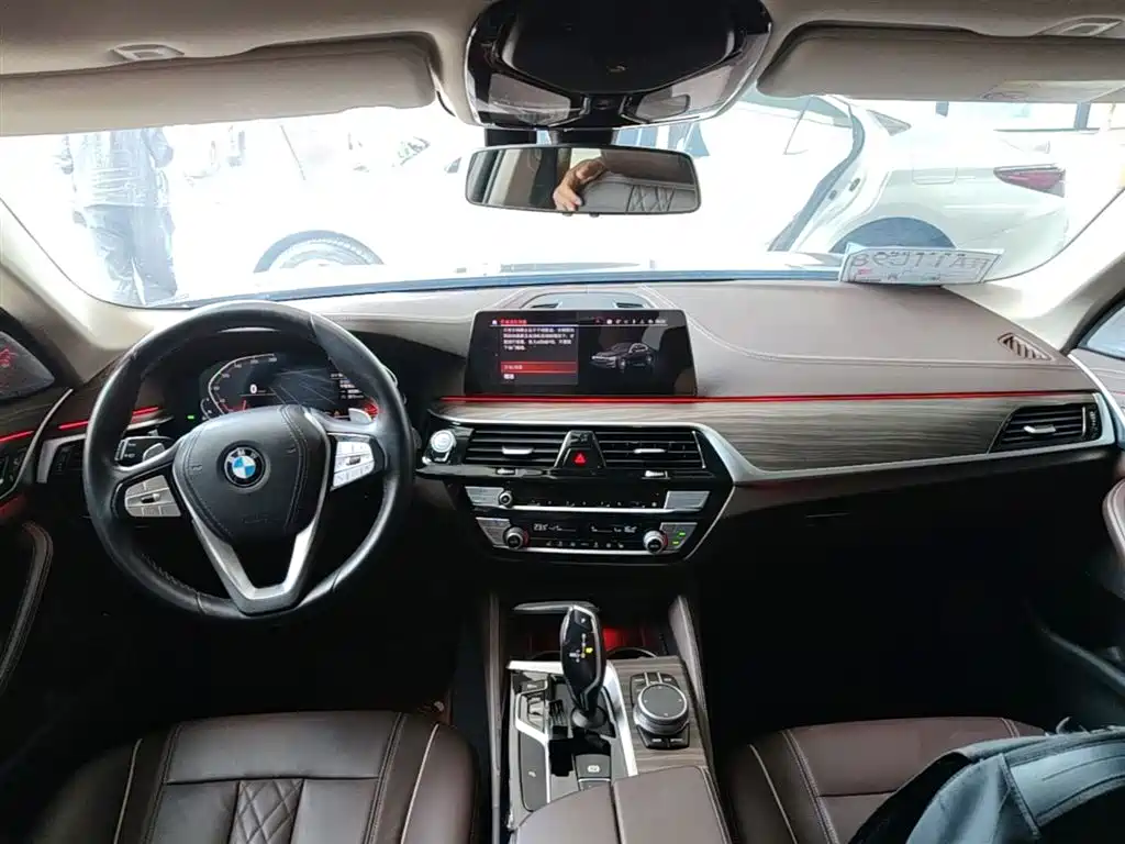 BMW 5 Series 2020 — фото 10