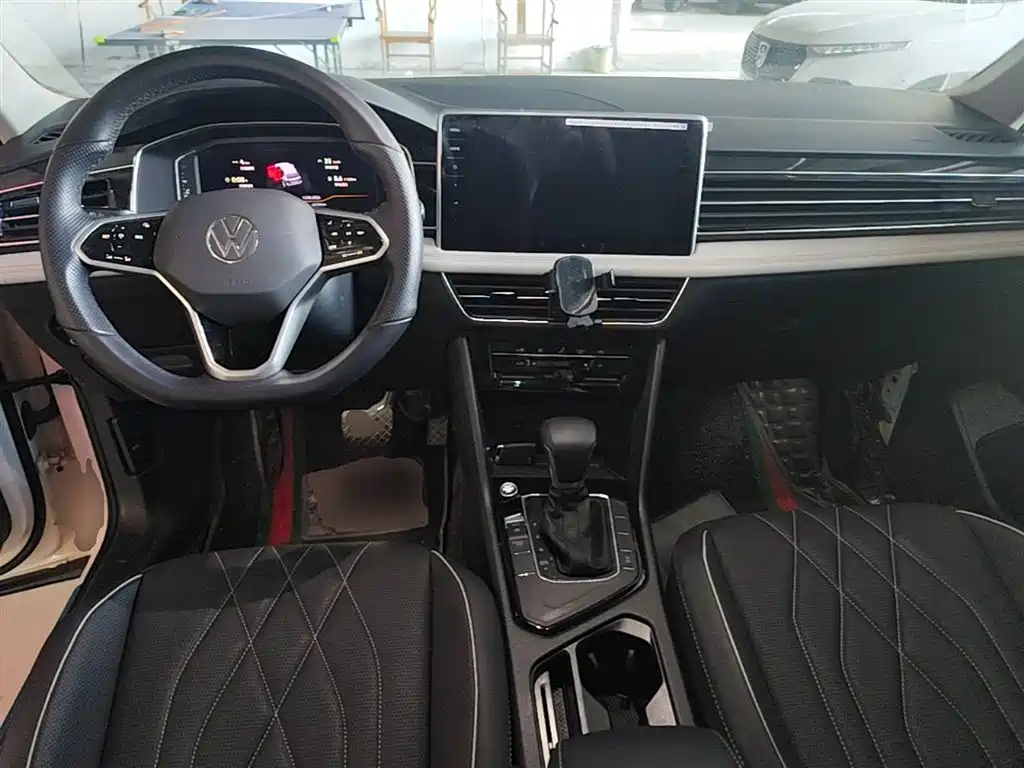 Volkswagen Tiguan L 2022 — фото 10