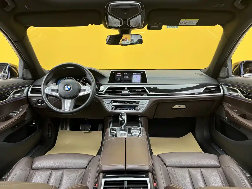 BMW 7 Series 2018 — фото 16