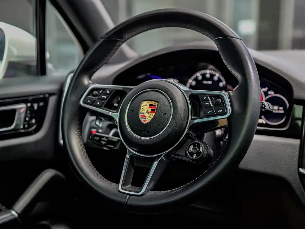 Porsche Cayenne Hybrid 2019 — фото 6