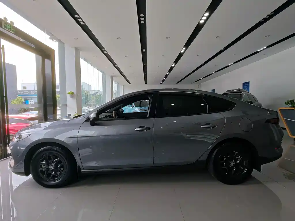 BYD Qin PLUS 2025 — фото 2