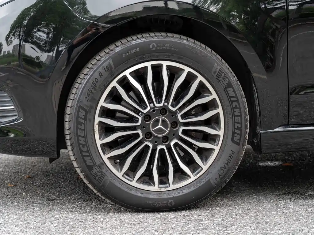 Mercedes-Benz V-Class 2018 — фото 30