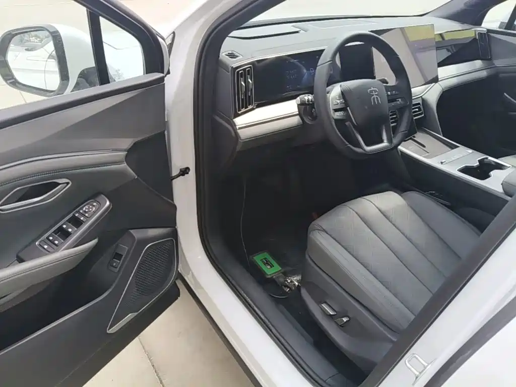 BYD L DM-i 2026 — фото 16