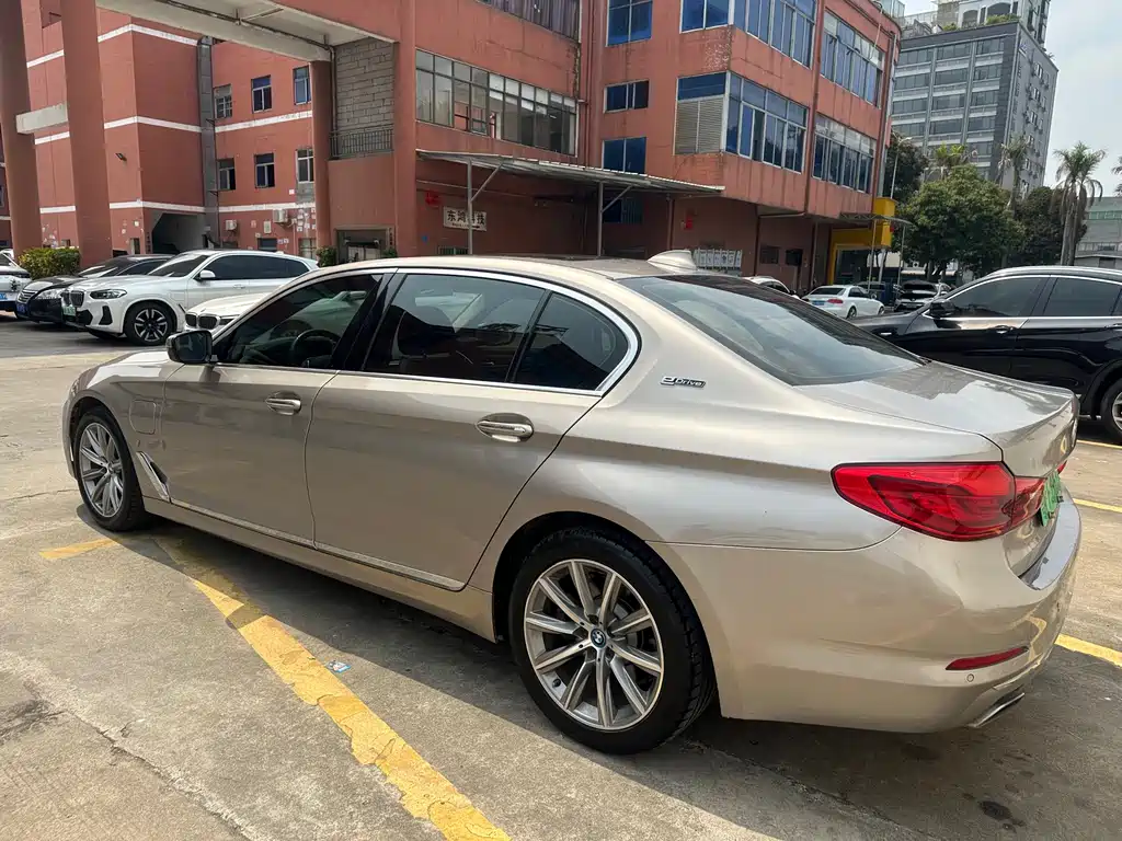 BMW 5 Series New Energy 2018 — фото 4