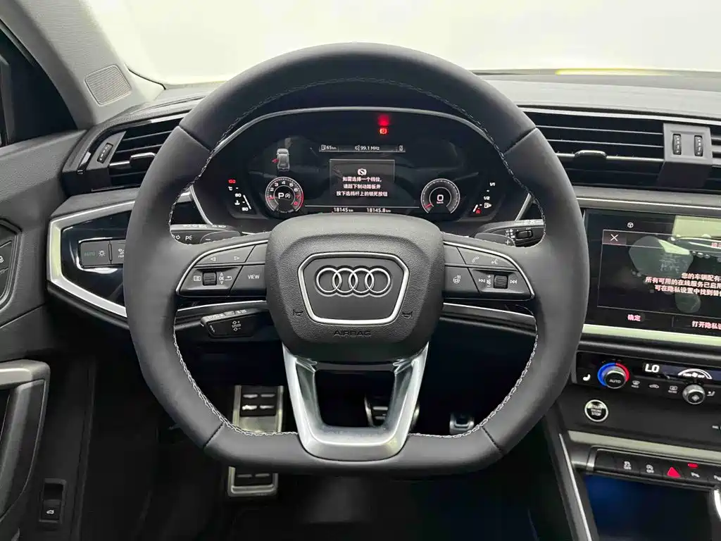 Audi Q3 2023 — фото 3