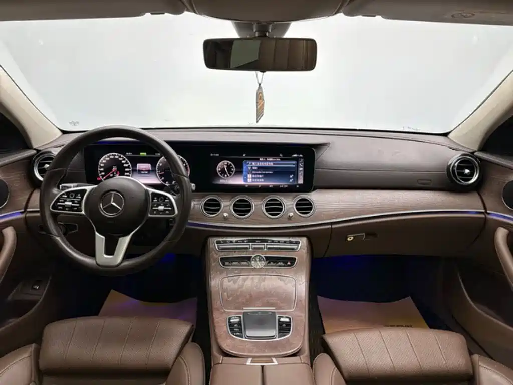 Mercedes-Benz E-Class 2019 — фото 11