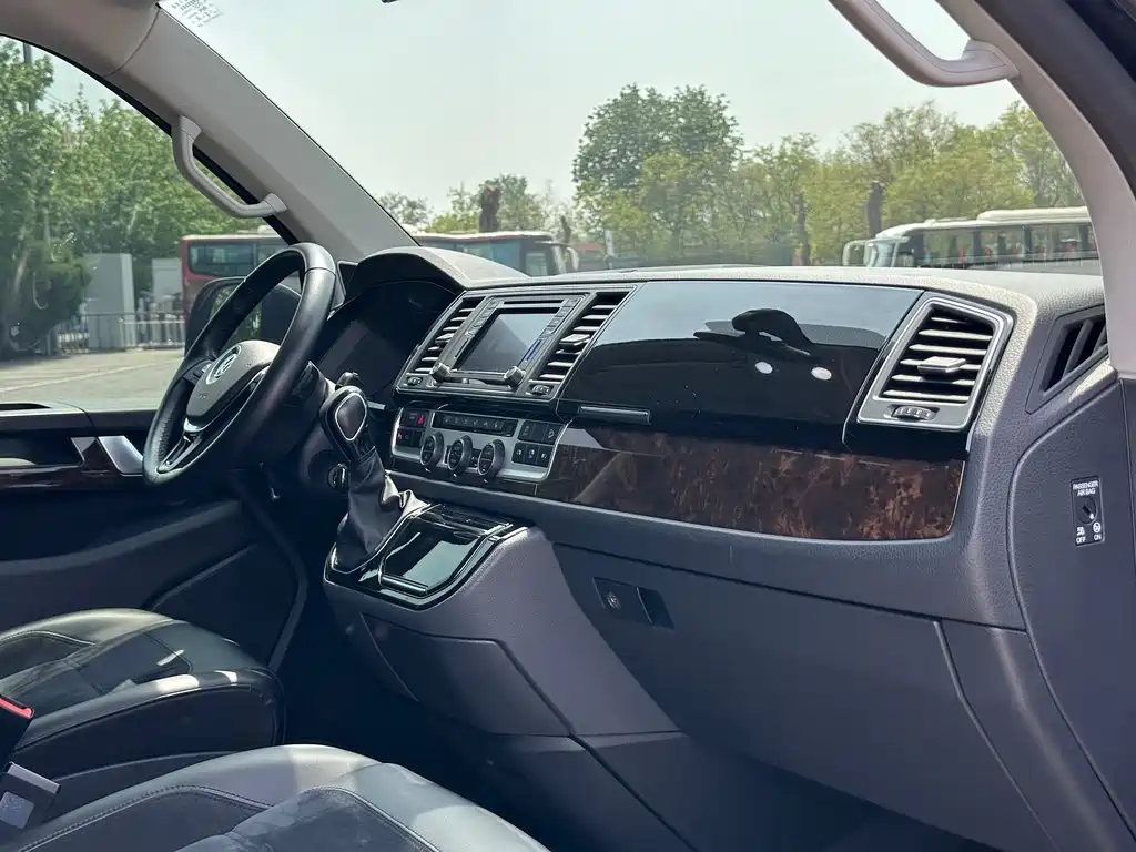 Volkswagen Multivan 2018 — фото 6