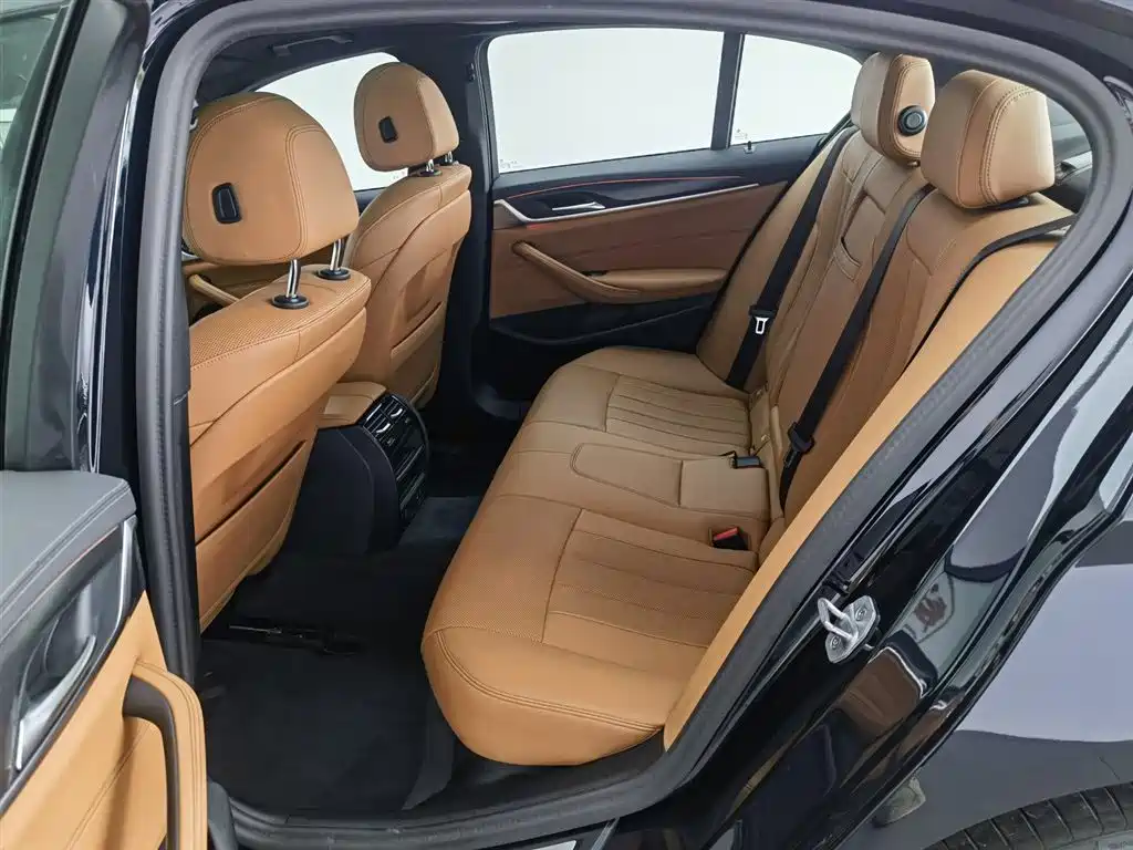 BMW 5 Series 2024 — фото 15