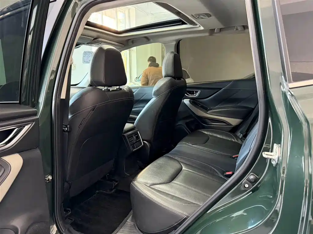 Subaru Forester 2022 — фото 12
