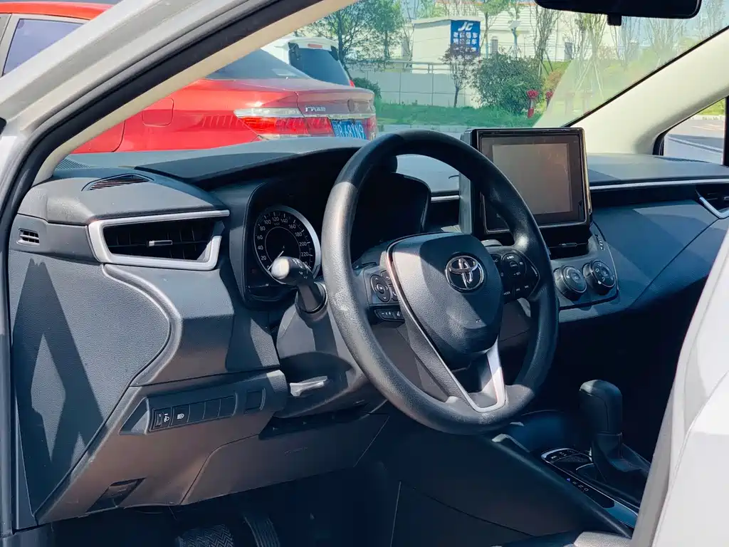 Toyota Corolla 2023 — фото 11