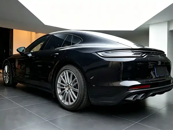 Porsche Panamera 2023