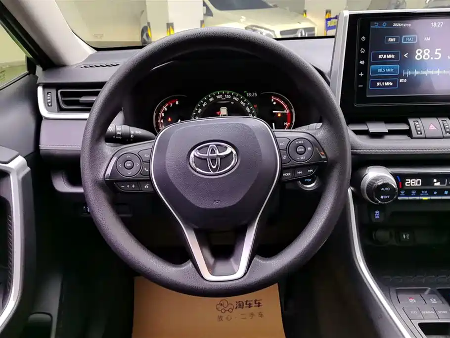 Toyota RAV4 2020 — фото 15