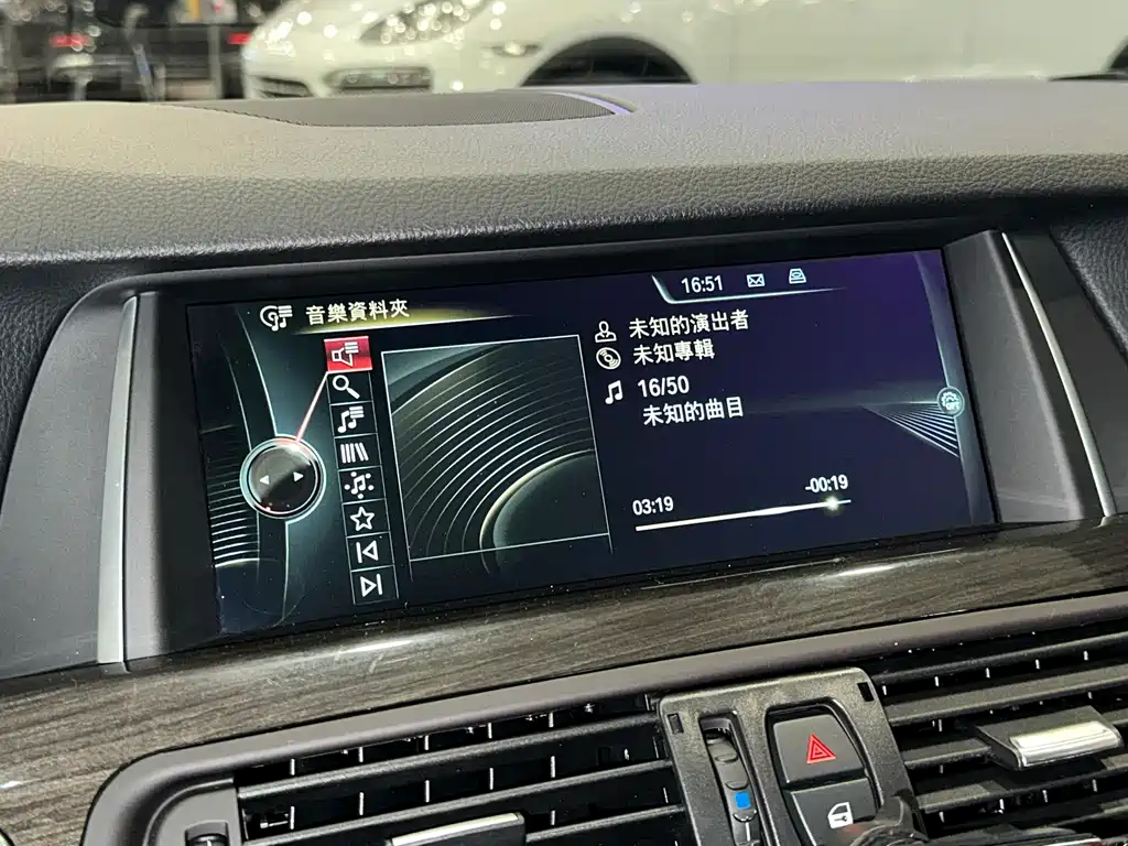 BMW 5 Series 2015 — фото 8