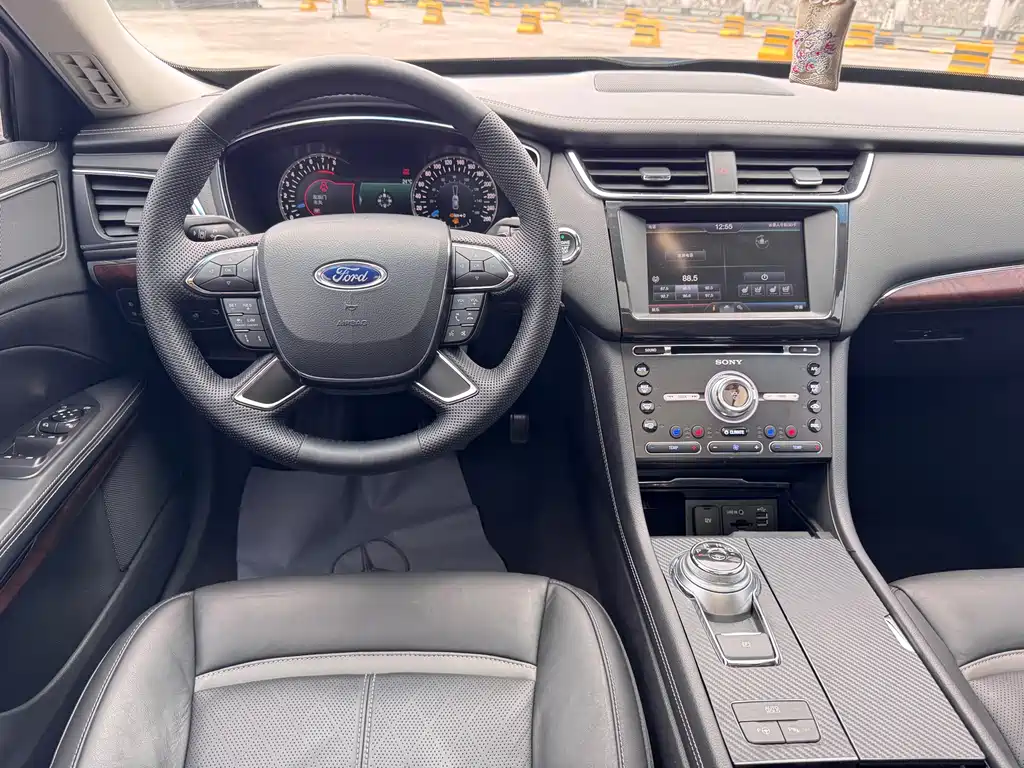 Ford Taurus 2018 — фото 11