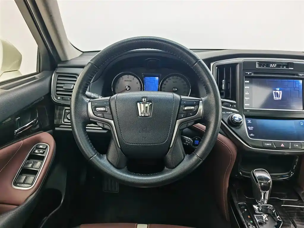 Toyota Crown 2017 — фото 11