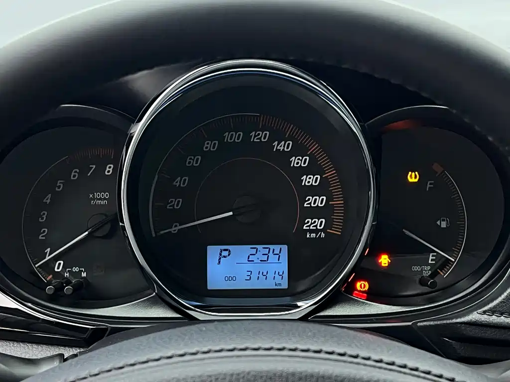 Toyota Yaris L 2021 — фото 16