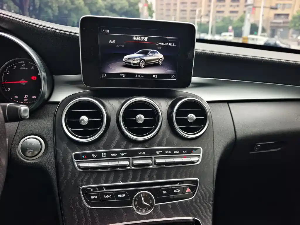Mercedes-Benz C-Class 2018 — фото 17