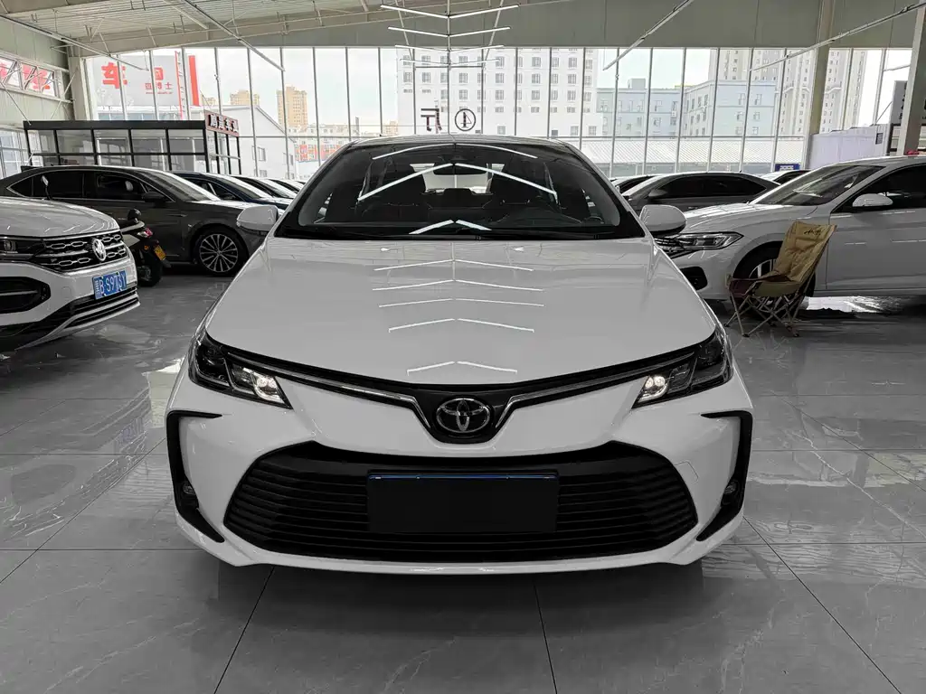 Toyota Corolla 2023 — фото 2