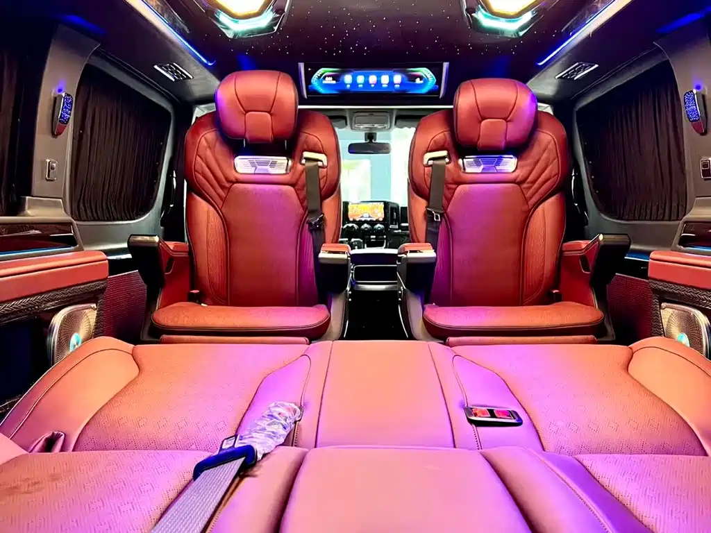 Toyota Hiace — фото 16