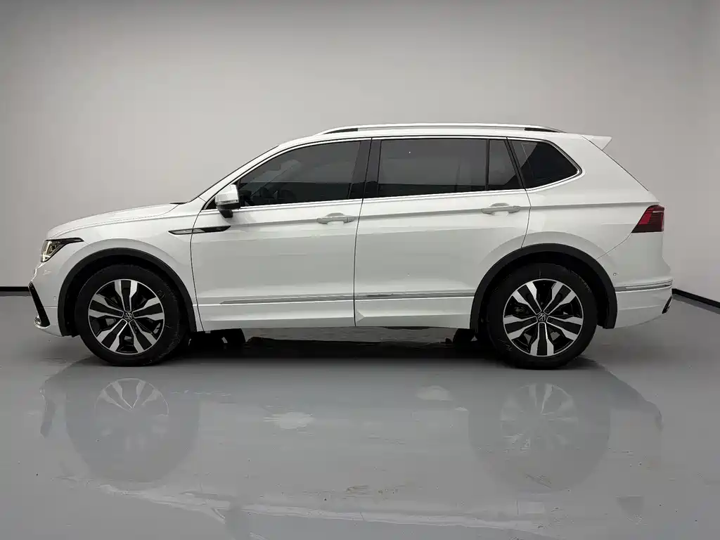 Volkswagen Tiguan L 2023 — фото 7