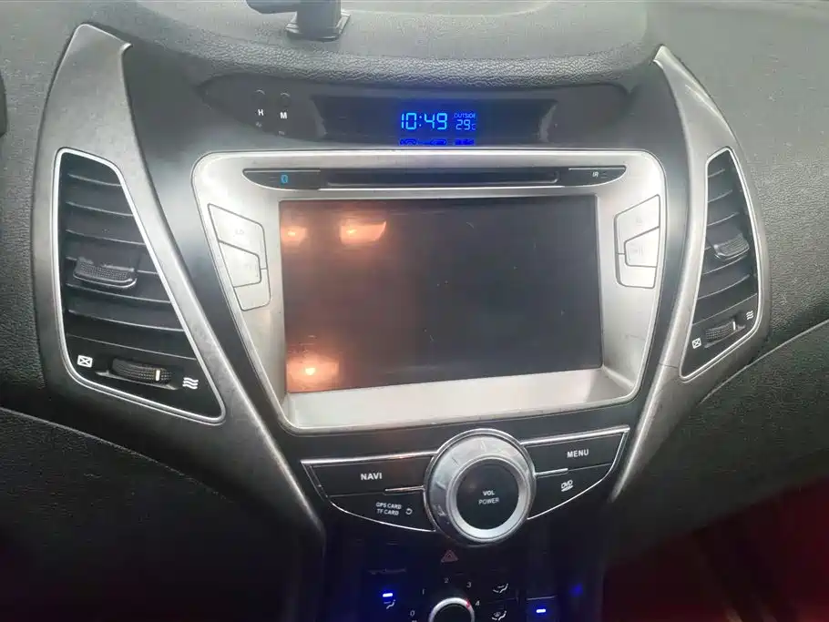 Hyundai Elantra Langdong 2016 — фото 12