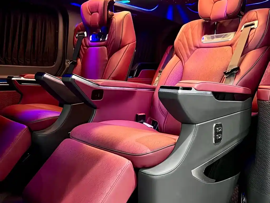Toyota Hiace — фото 18