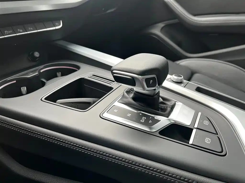 Audi A4L 2022 — фото 15