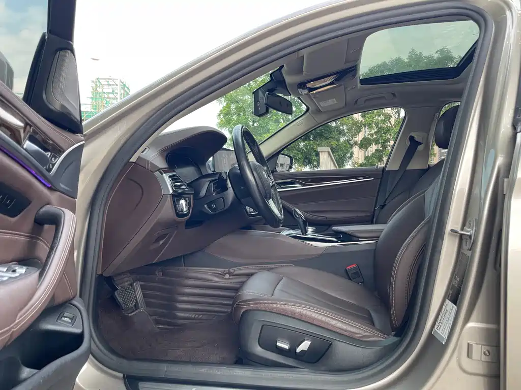 BMW 5 Series 2020 — фото 10