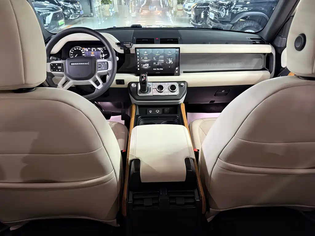 Land Rover Defender 2024 — фото 17
