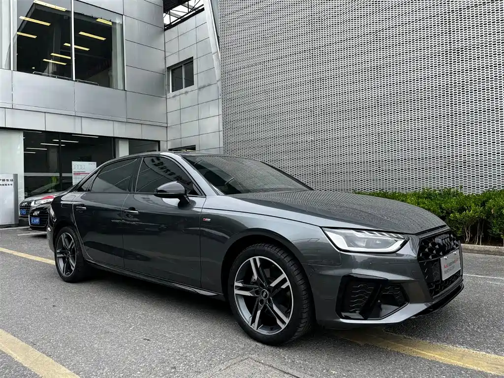 Audi A4L 2022 — фото 3