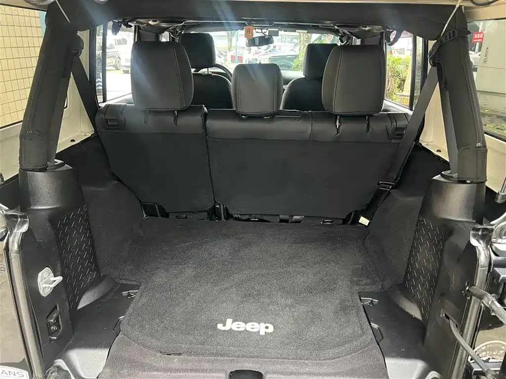 Jeep Wrangler 2017 — фото 16