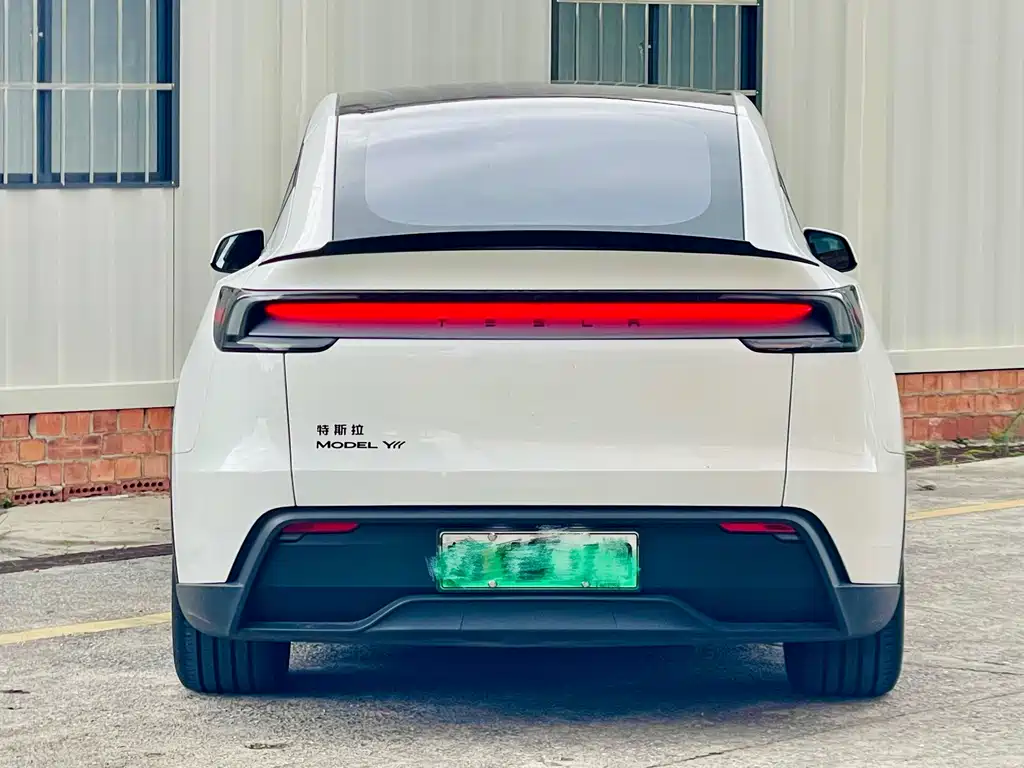 Tesla Model Y L 2025 — фото 5