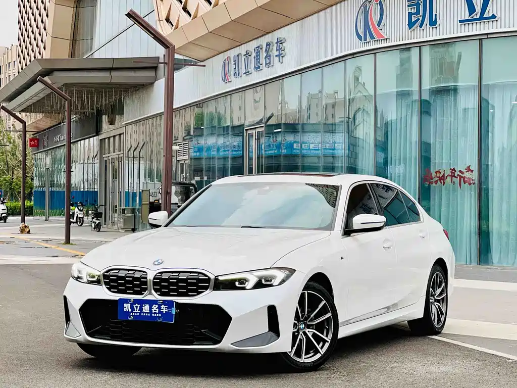 BMW 3 Series 2023 — фото 1