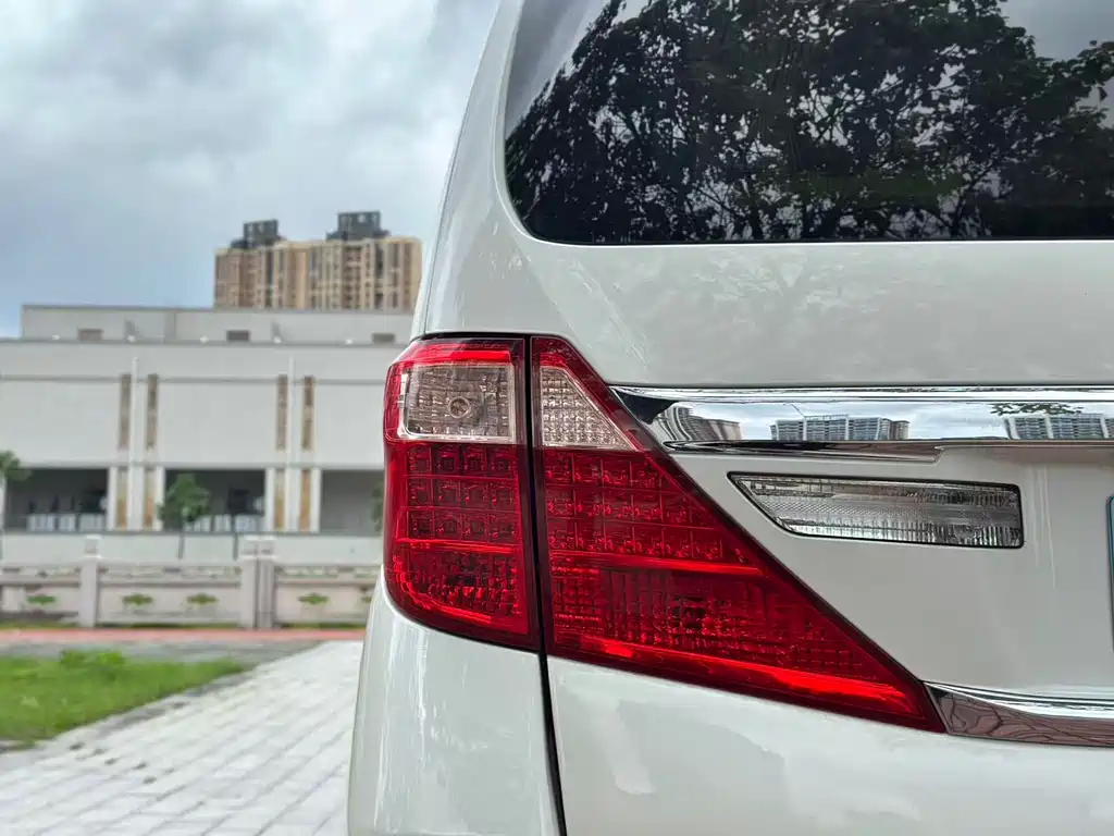Toyota Alphard 2014 — фото 12