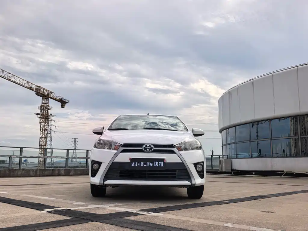 Toyota Yaris L 2015 — фото 2