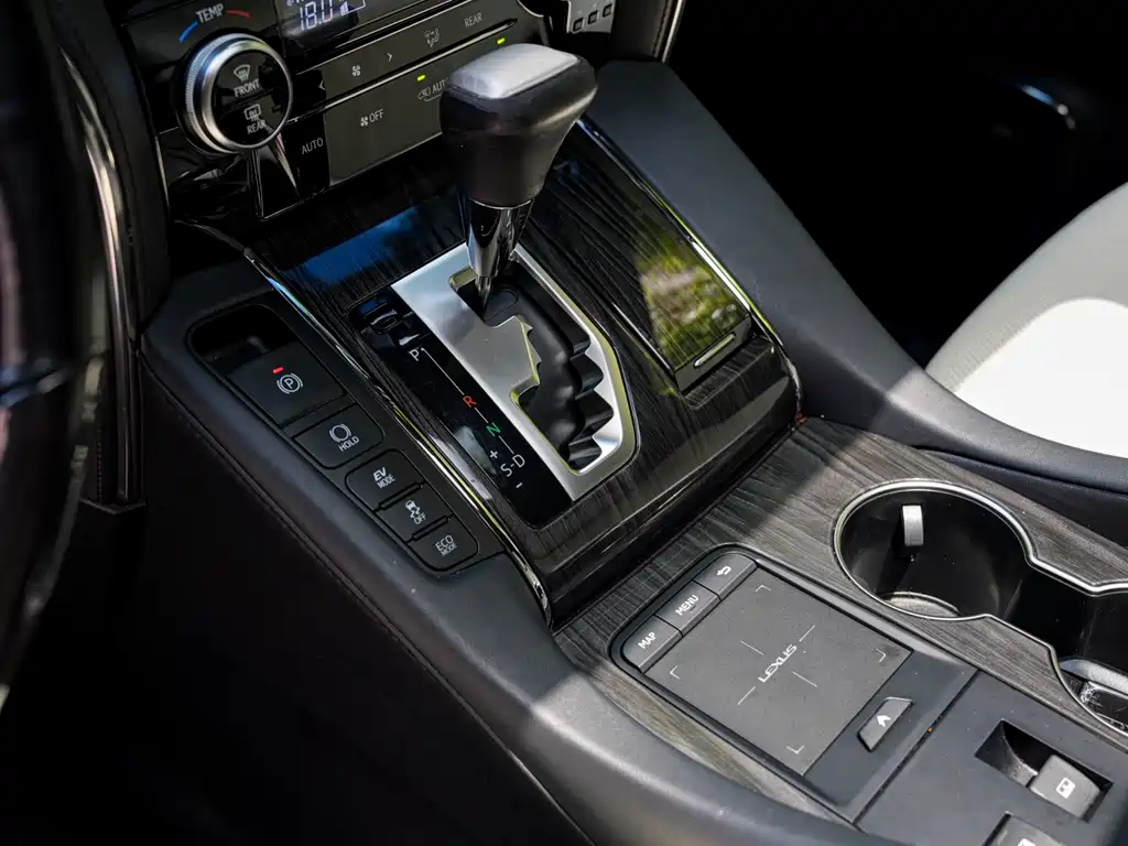 Lexus LM 2021 — фото 12