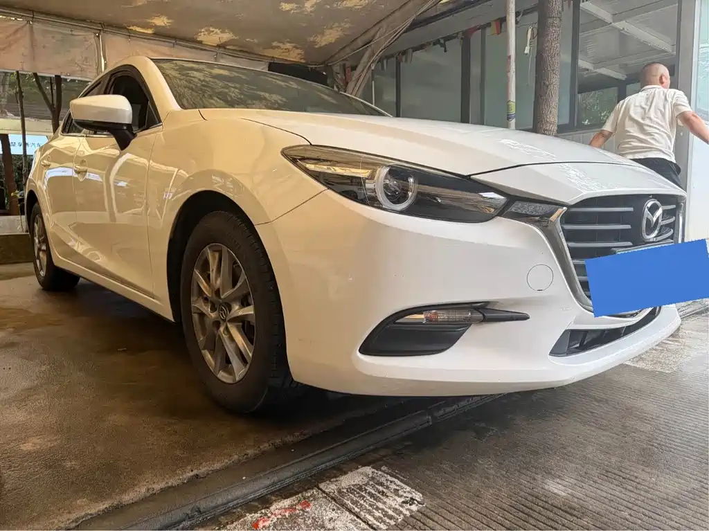 Mazda 3 Axela 2018 — фото 1