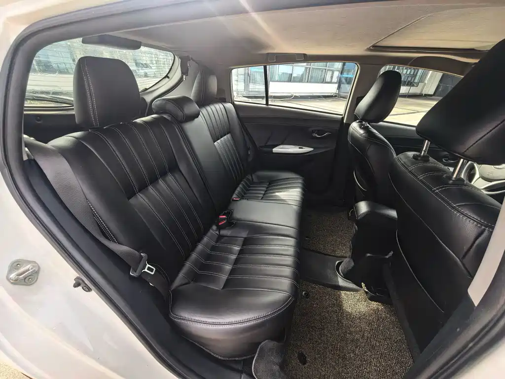Toyota Yaris L 2015 — фото 8